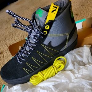 BRAND NEW Nike SB Zoom Blazer Mid. SIZE 8.5 WMN/7 MEN